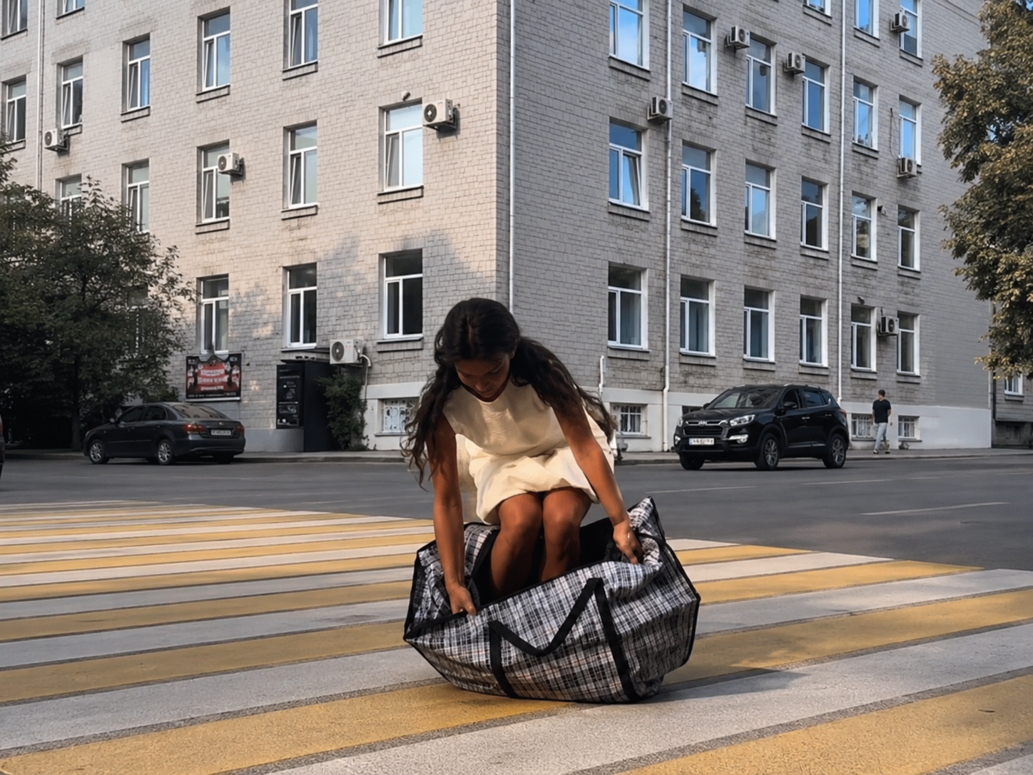 Рекламная съемка на пешеходном переходе закончилась штрафом в Павлодаре 