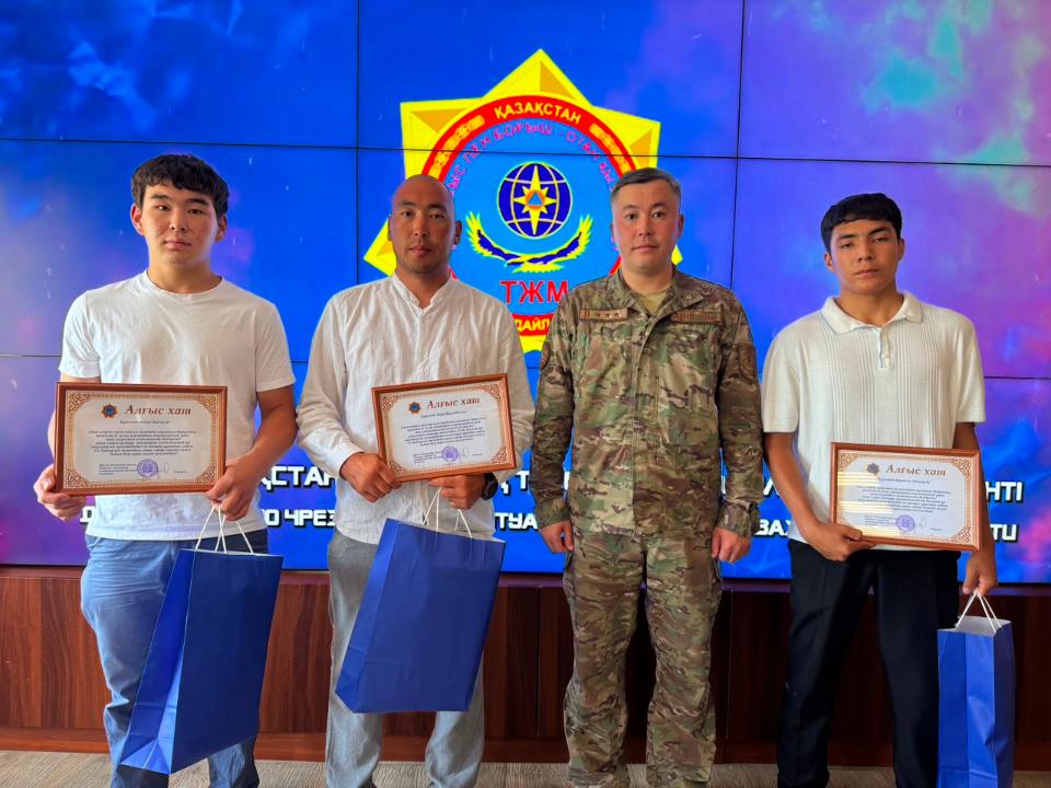 Шығыс Қазақстанда суға батқан жігітті құтқарған мектеп оқушылары марапатқа ие болды