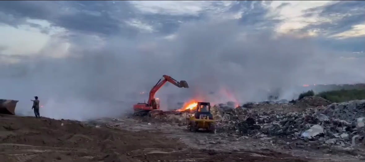 Батыс Қазақстан облысында қоқыс полигонындағы өртті сөндіру жұмыстары жалғасып жатыр