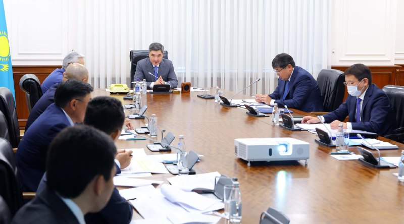 Олжас Бектенов бизнесті дамыту мәселелері жөнінде кеңес өткізді