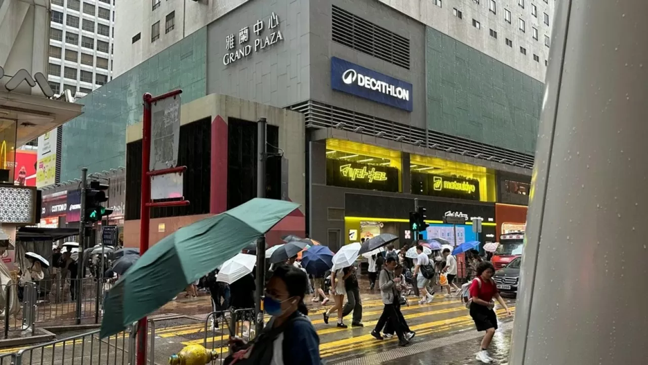 Тайфун парализовал юг Китая: эвакуированы 700 тыс. человек, отменены сотни рейсов 
