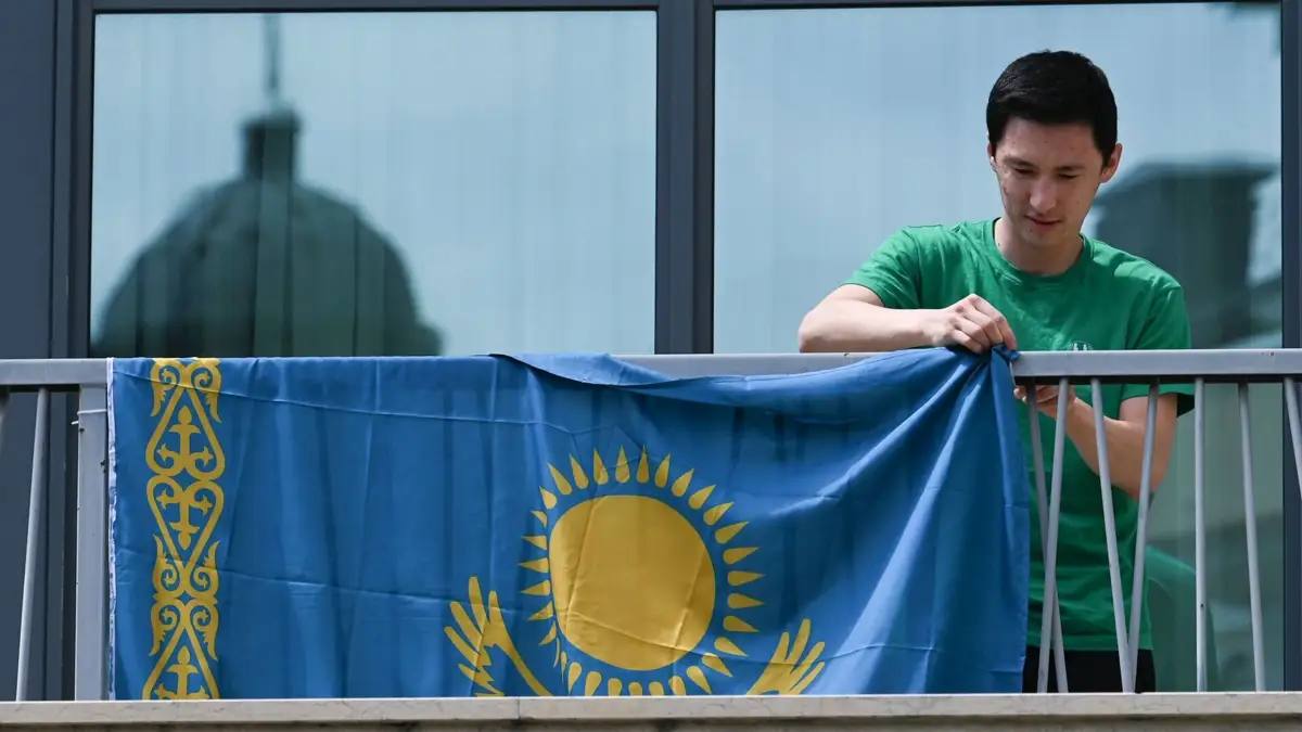 Елімізде Мемлекеттік туды балконға ілуге рұқсат берілді