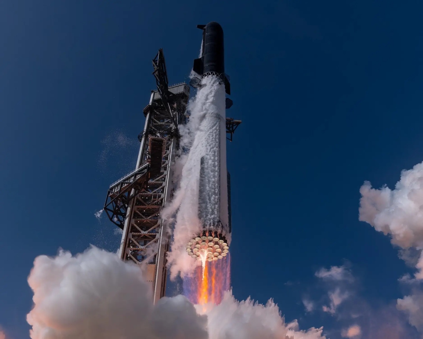 SpaceX Starship зымыран-тасығышы арқылы орбитаға 20 жерсерік шығарды