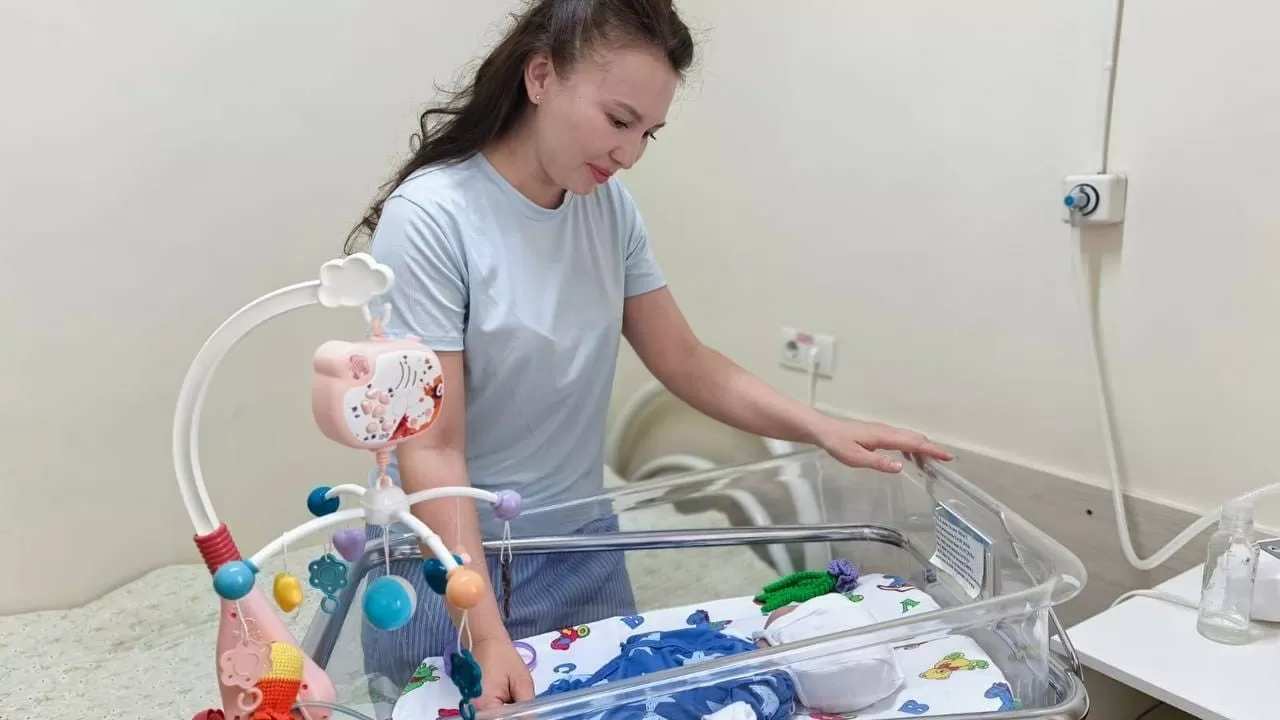 Казахстанские врачи спасли младенца, доставленного санавиацией из Таиланда 