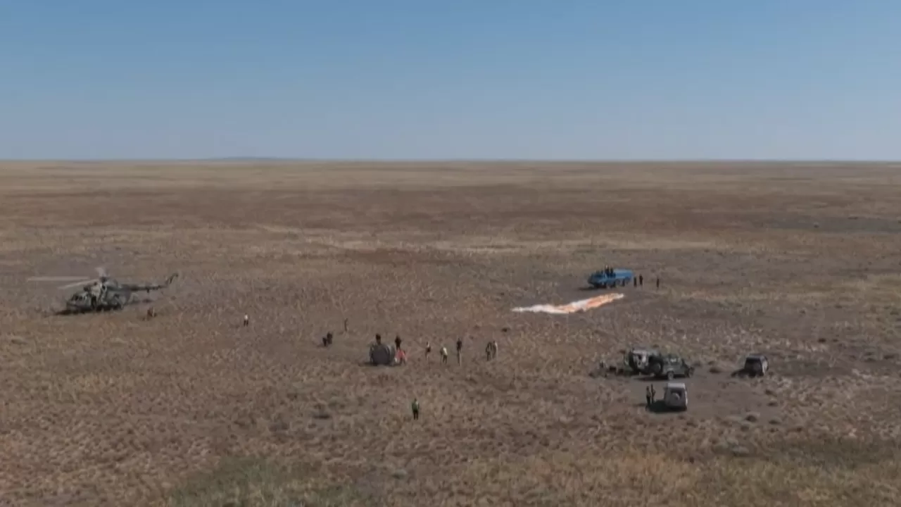 Международный экипаж "Союза МС-28" приземлился в Казахстане 