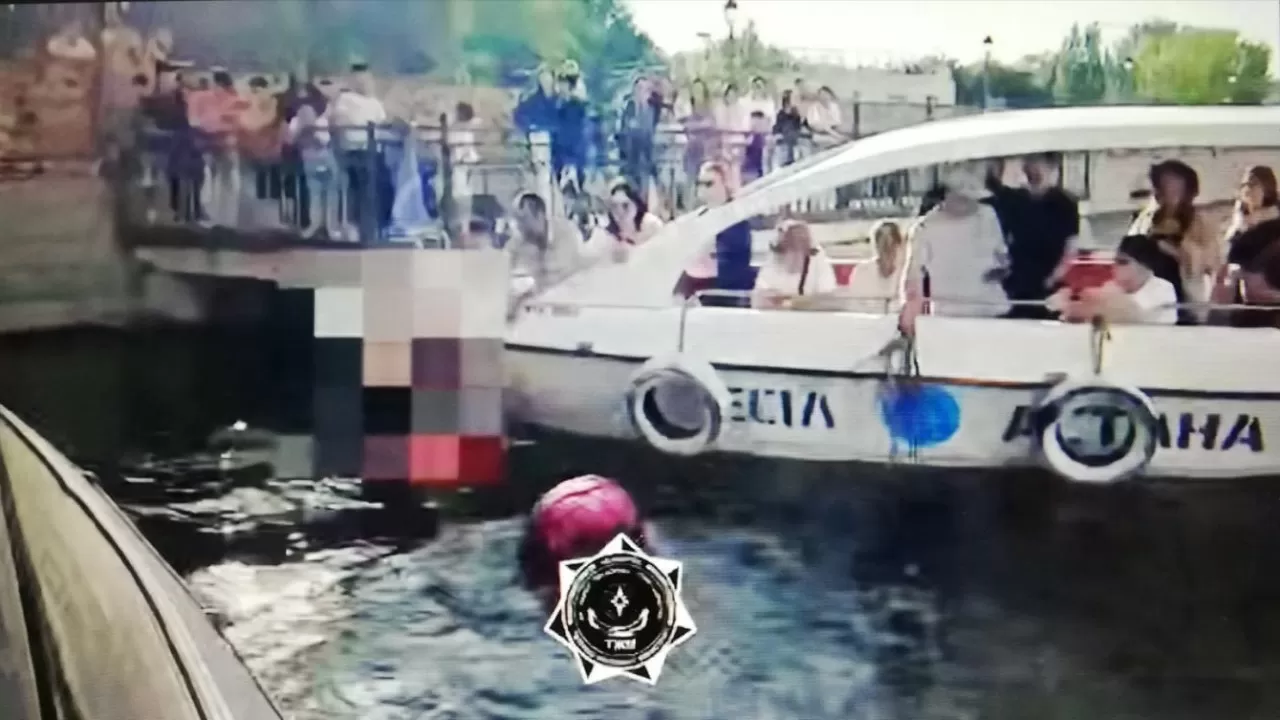 В Астане мужчина упал в реку Есиль во время попытки сделать селфи