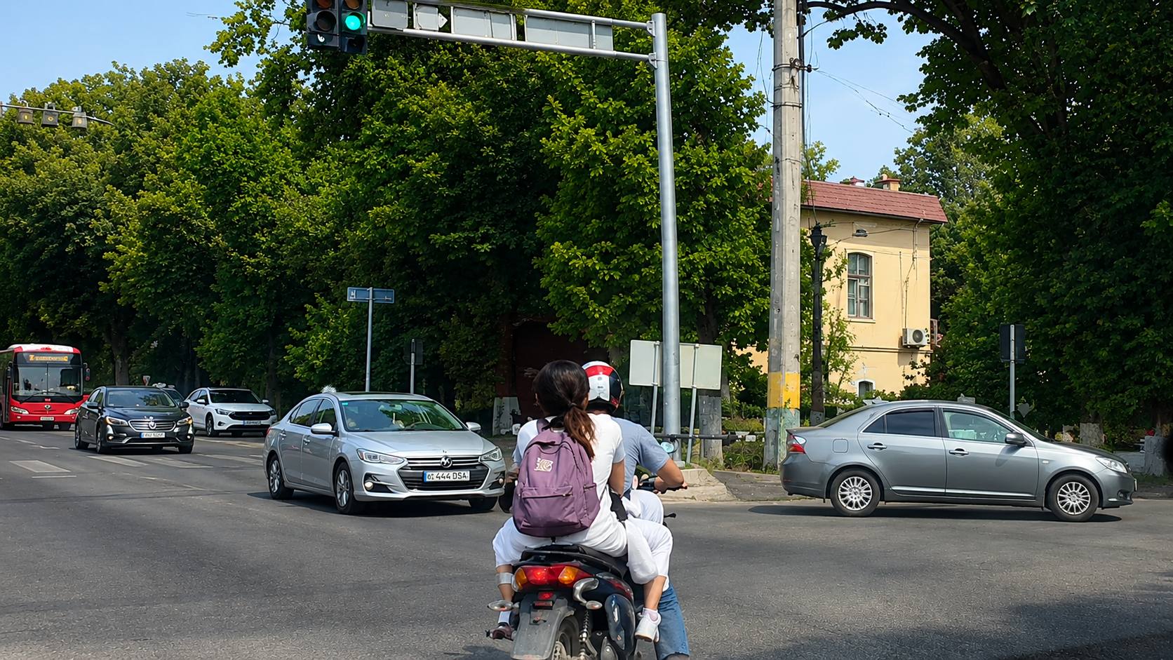 Таразда мас күйде полициядан қашқан мопед жүргізушісі 20 тәулікке қамалды