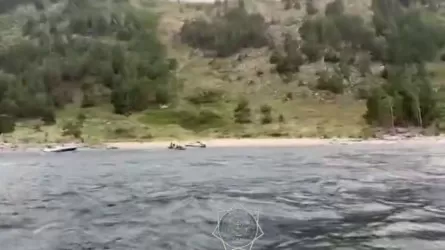 Группа отдыхающих оказалась отрезана от суши на Бухтарминском водохранилище