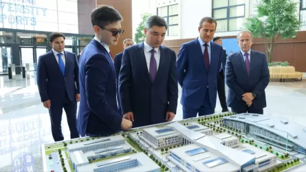 Олжас Бектенов оценил новый университет спорта 