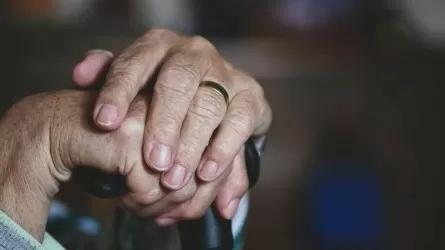Люди стали жить дольше, но проводят старость в болезнях
