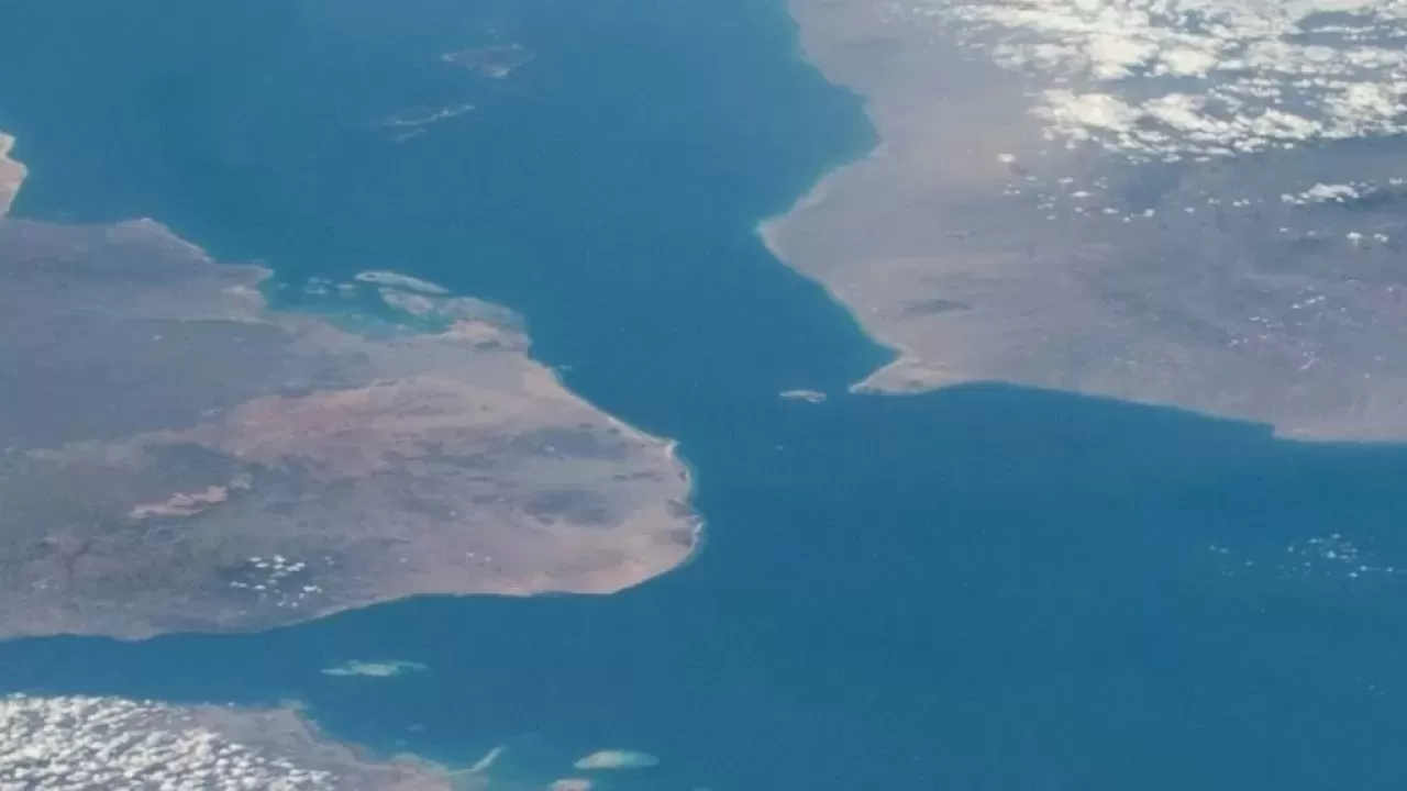 Иран призвал хуситов быть готовыми перекрыть Красное море 