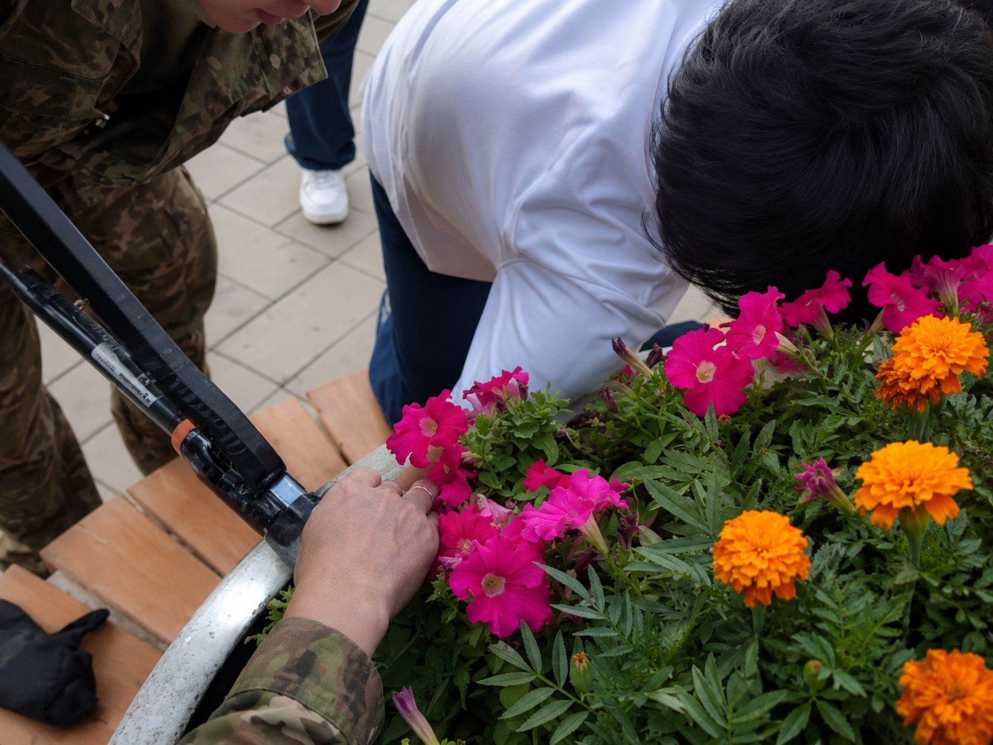 Рука оказалась в ловушке: в Актобе спасатели пришли на помощь подростку  