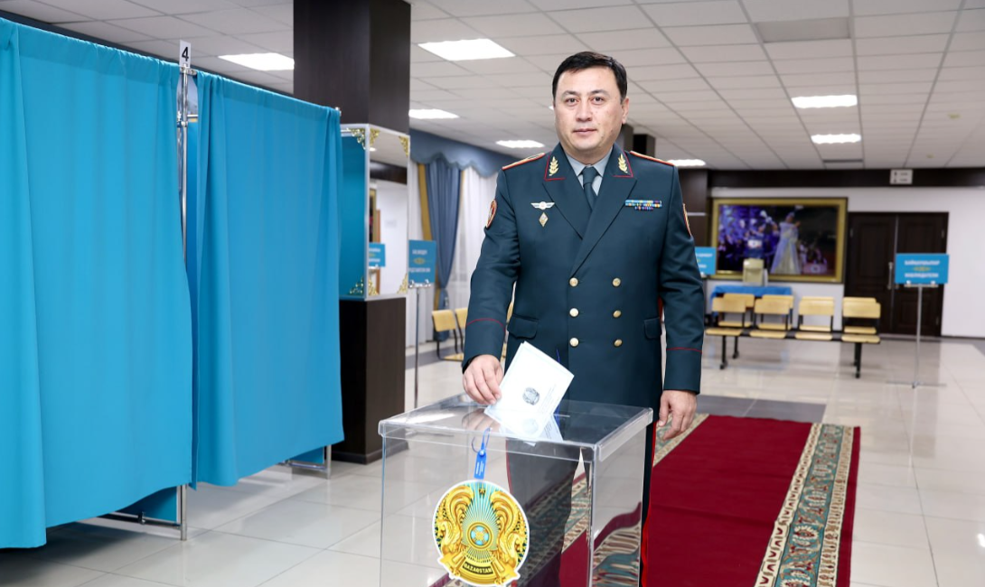 Первым проголосовал главнокомандующий: как проходят выборы в подразделениях Нацгвардии  