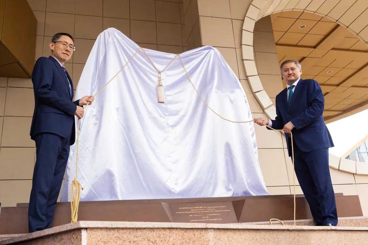 Астанада әл-Фараби мен Конфуцийдің бірегей монументі ашылды