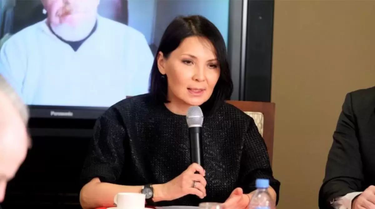 Велосипедші көлігіме әдейі келіп соғылды: Желі қолданушылары Динара Егеубаеваның сөзін жоққа шығарды