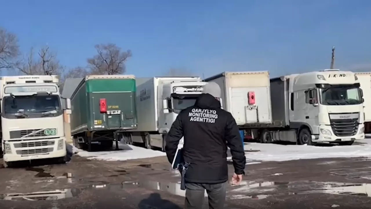 Суд в Казахстане отправил в тюрьму 17 участников схемы с "двойниками" авто