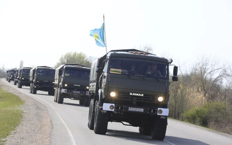 Әскери техника жүріп өтеді: Қорғаныс министрлігі ел тұрғындарына үндеу жасады