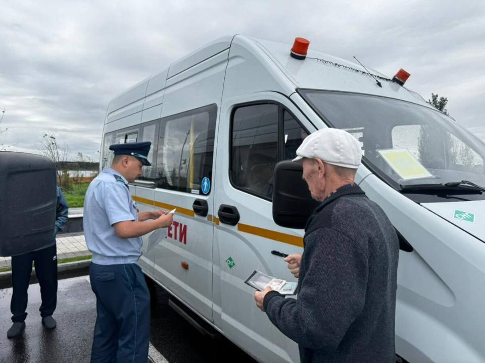 Школьные автобусы проверяют перед началом учебного года в СКО 