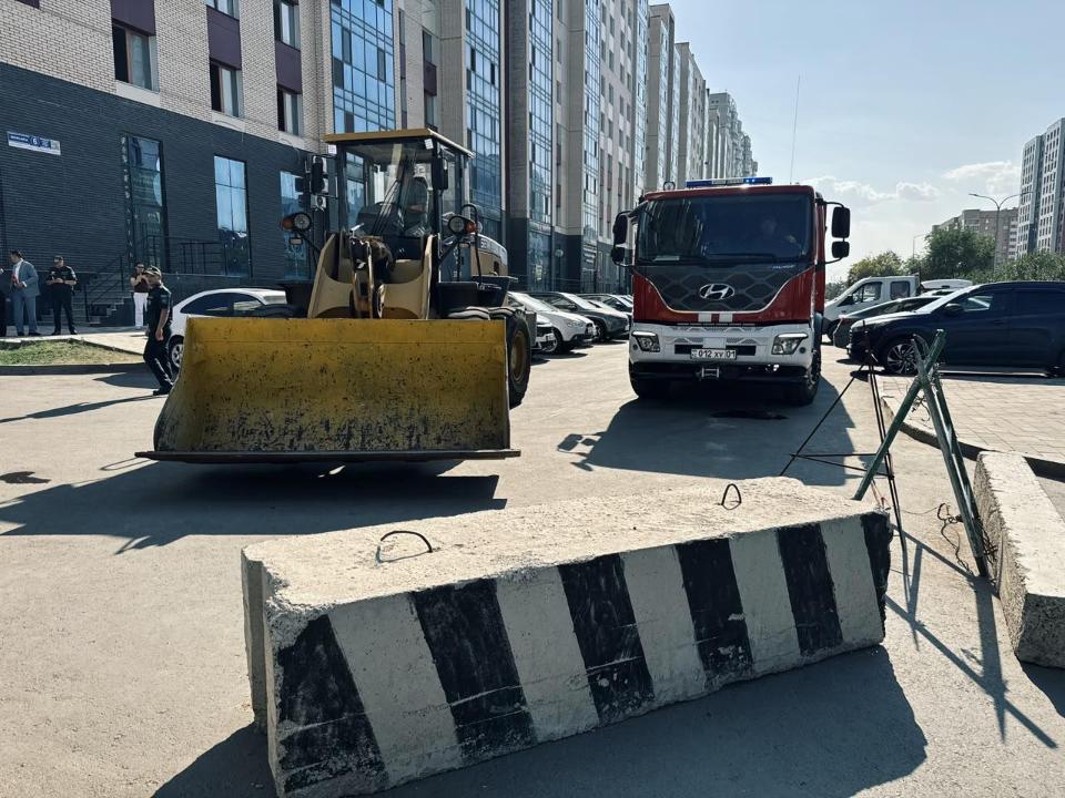 Елорда аулаларындағы заңсыз шлагбаумдар мен бетон бөгеттер тексеріліп жатыр