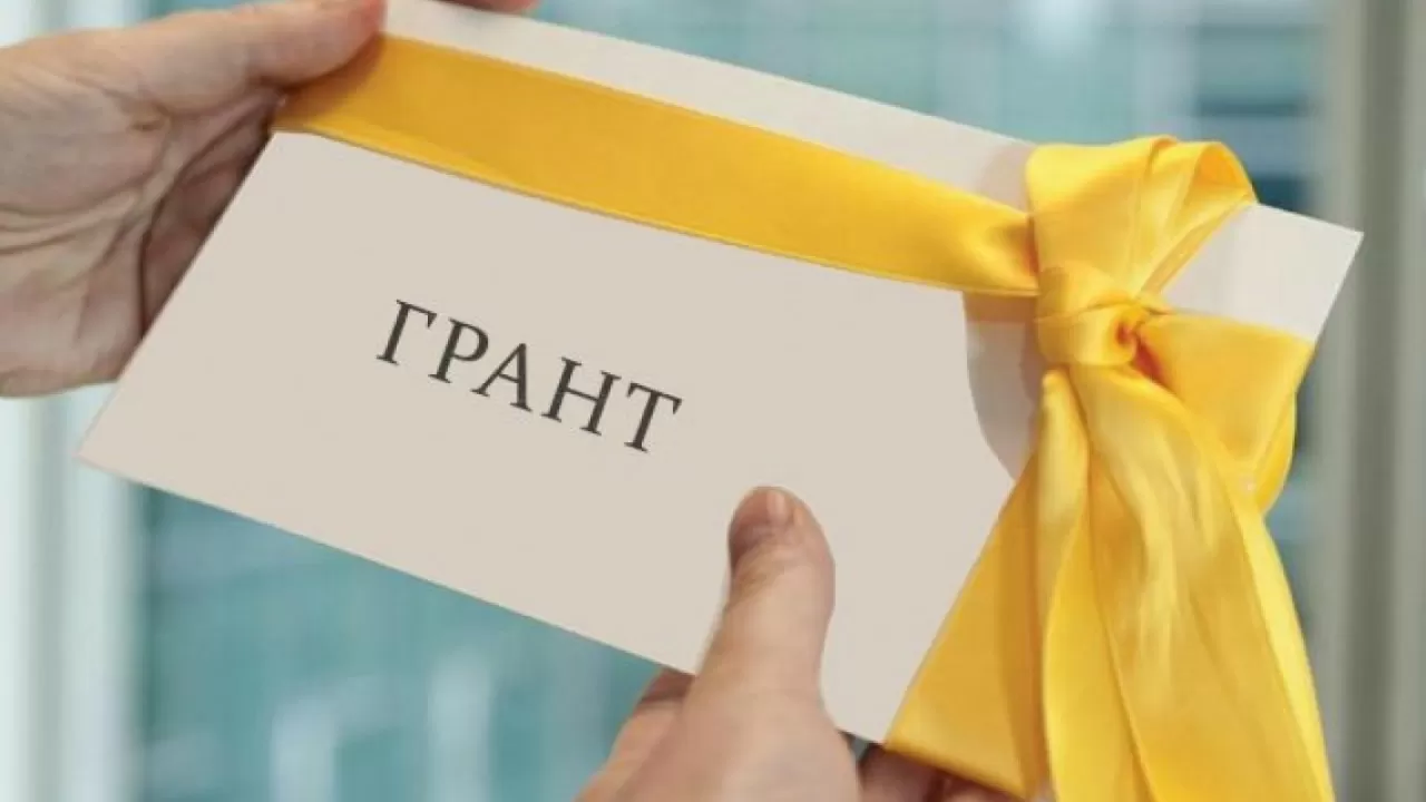 "Қазақстан халқына" раскрывает детали: кто получит 350 именных грантов и солидную стипендию