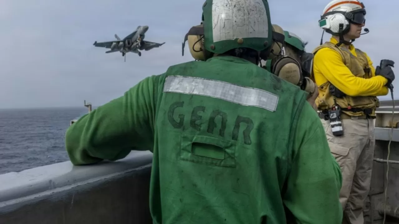 Авианосец США покинул Ближний Восток 