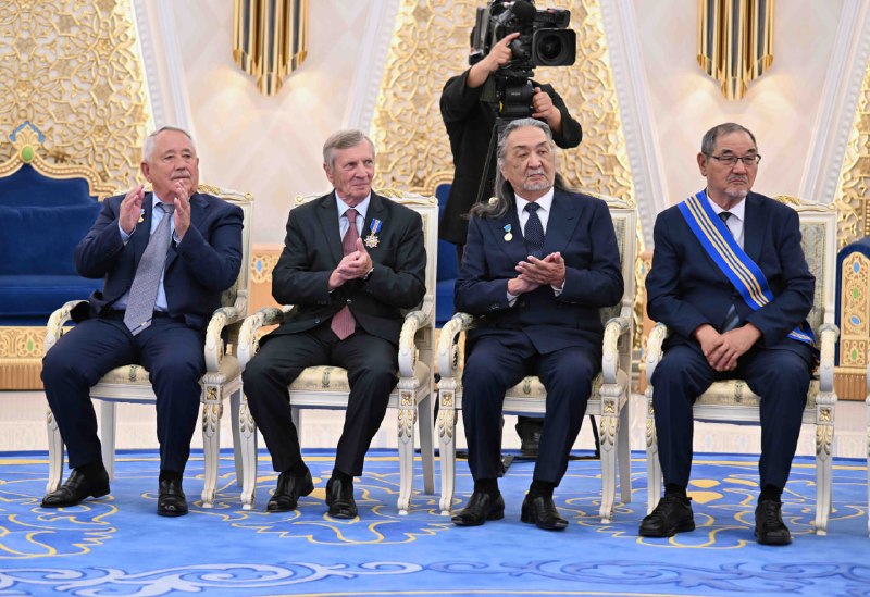 Президент мемлекет қайраткері Александр Судьинге екінші дәрежелі "Барыс" орденін табыстады