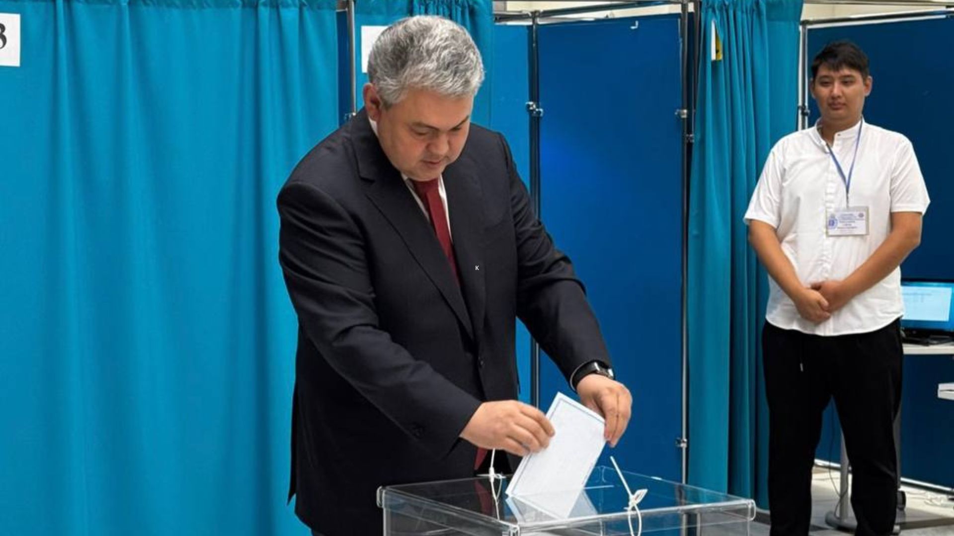 Сыртқы істер министрі Ермек Көшербаев Құрылтай сайлауында дауыс берді