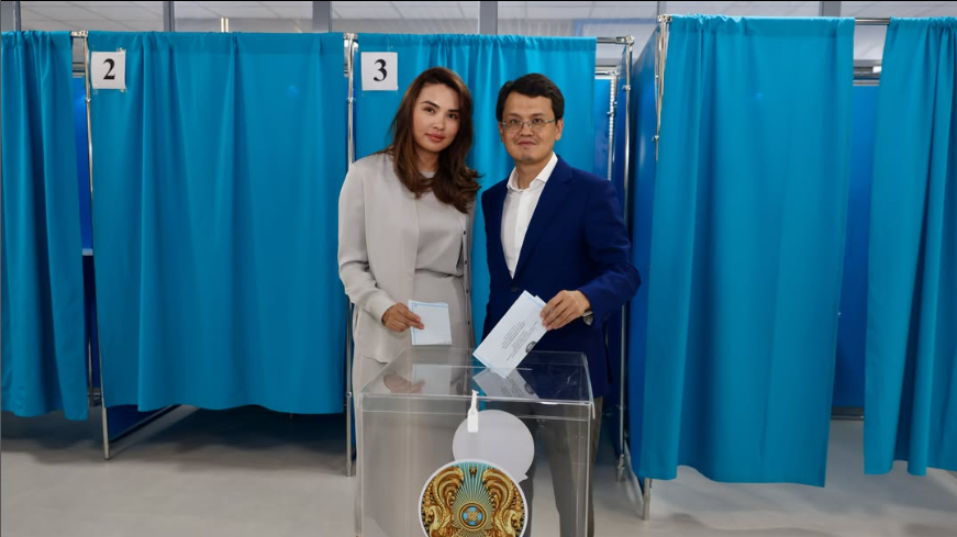 "Технологии работают не сами по себе": Багдат Мусин проголосовал на выборах в Курултай 