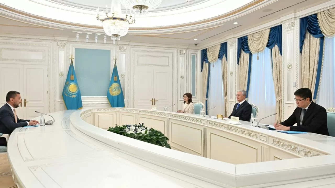 Исполнительный координатор Программы добровольцев ООН получил орден из рук Токаева