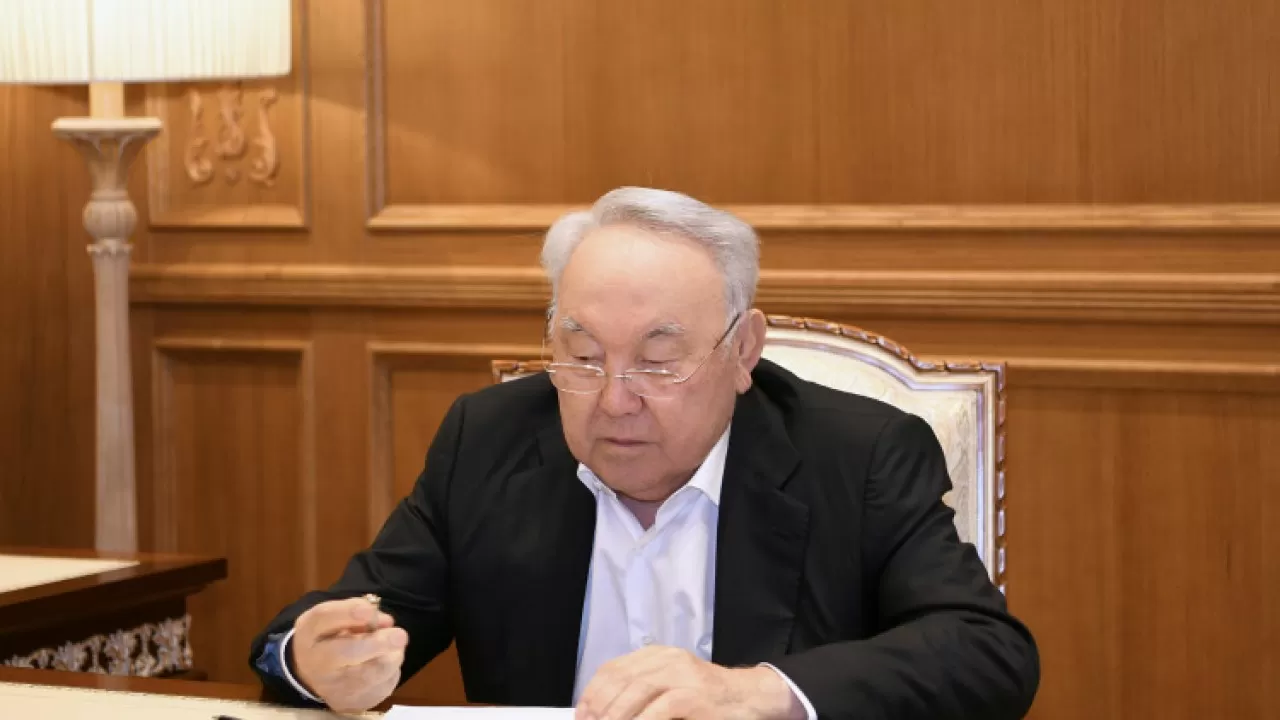 Перенесший операцию Нурсултан Назарбаев проголосовал на выборах 