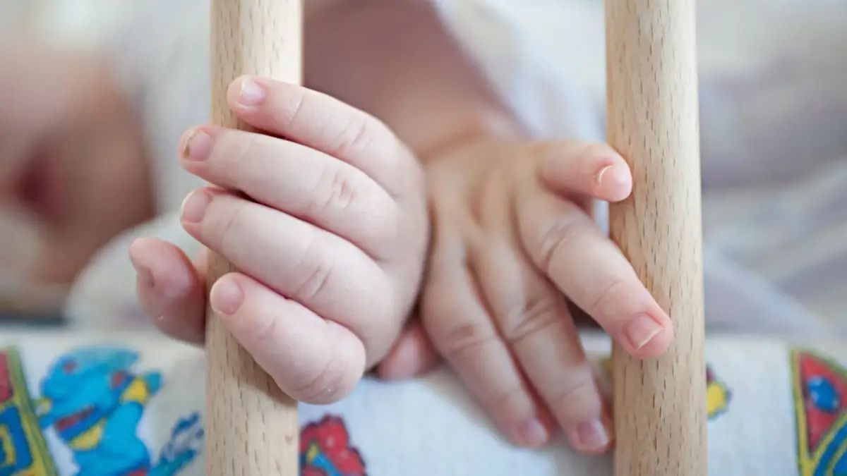 Жаңа туған сәбиін 800 мың теңгеге сатпақ болған павлодарлық келіншек сотталды
