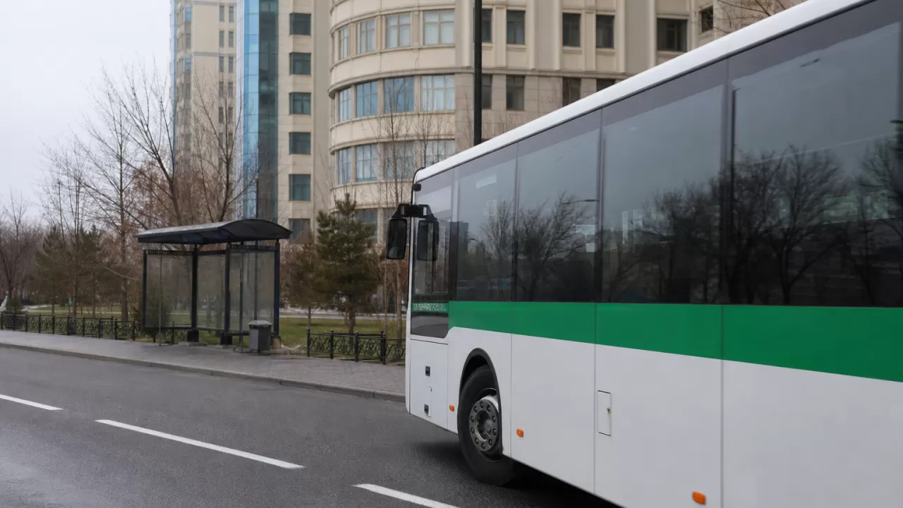 В Астане автобусы перестали останавливаться у одной из гостиниц города   