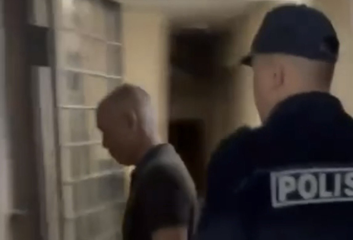 Қарағандыда тиктокта өзін "қыз" ретінде көрсеткен 56 жастағы ер адам ұсталды