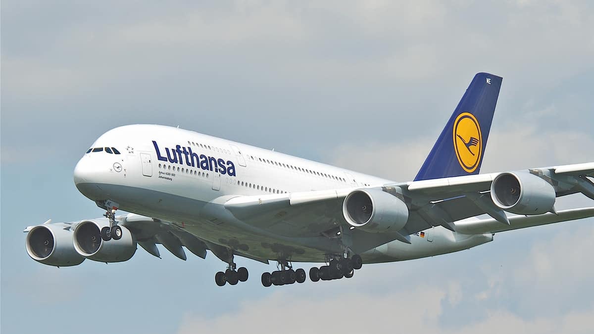 Делиге ұшқан Lufthansa ұшағы Бакуге шұғыл түрде қонды
