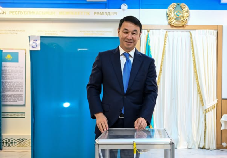 Аким Алматы принял участие в голосовании 