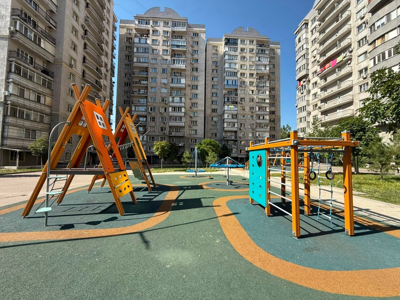 Алматының Алмалы ауданында 30 аула жөнделді