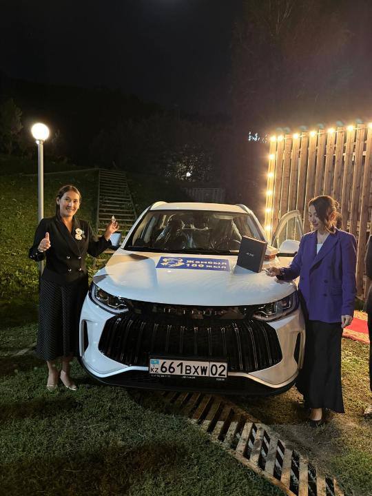 100 күнде 100 өлең жаттаған астаналық мектеп директоры автокөлік жеңіп алды