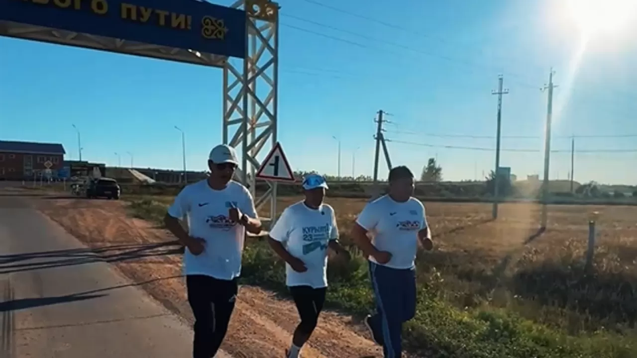 От Аршалы до Осакаровки: жители Казахстана поддержали Мендыбая на пути к Алматы