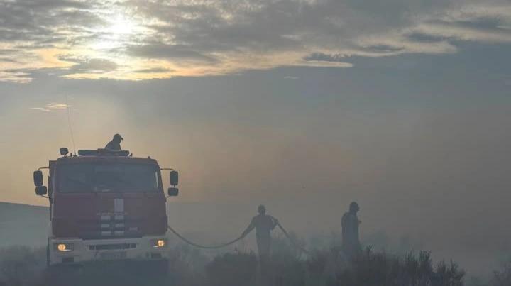 Қарағанды облысында дала өртінен 2 адамды күйік шалды