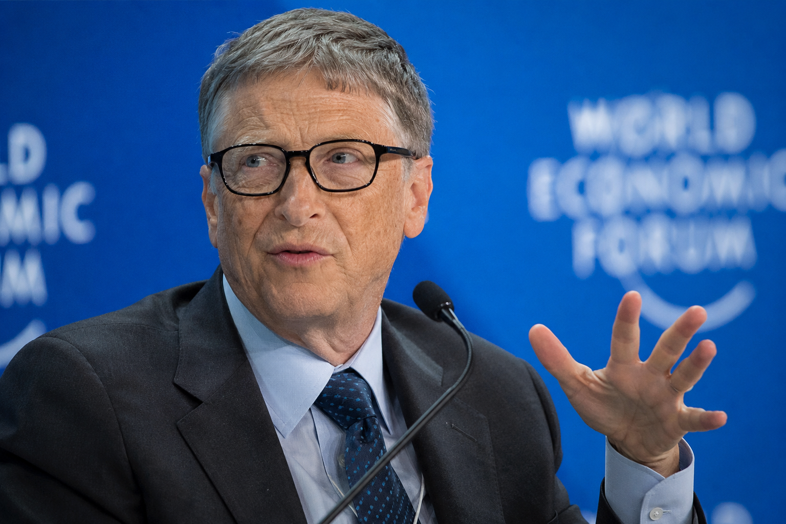 Гейтс призвал создать список профессий, закрытых для ИИ 