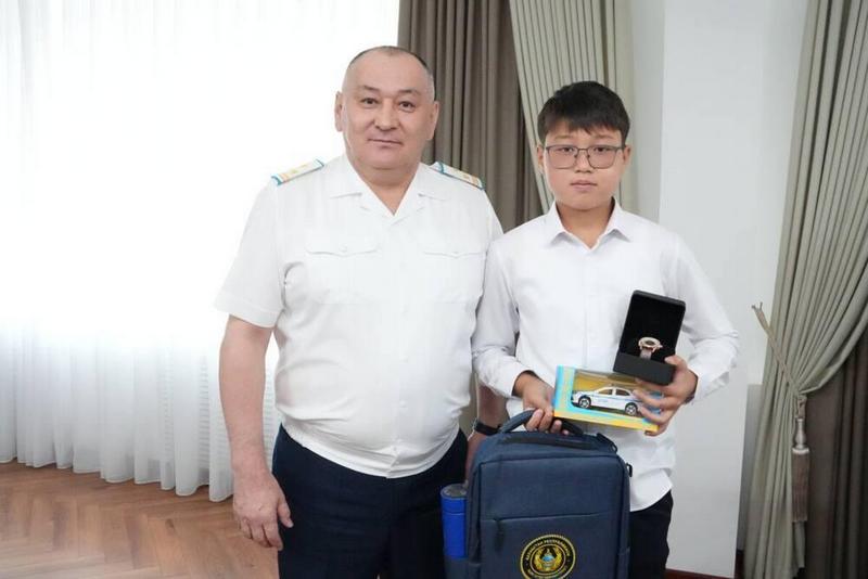 13 жастағы қарағандылық суға батқан баланы құтқарып, марапатқа ие болды
