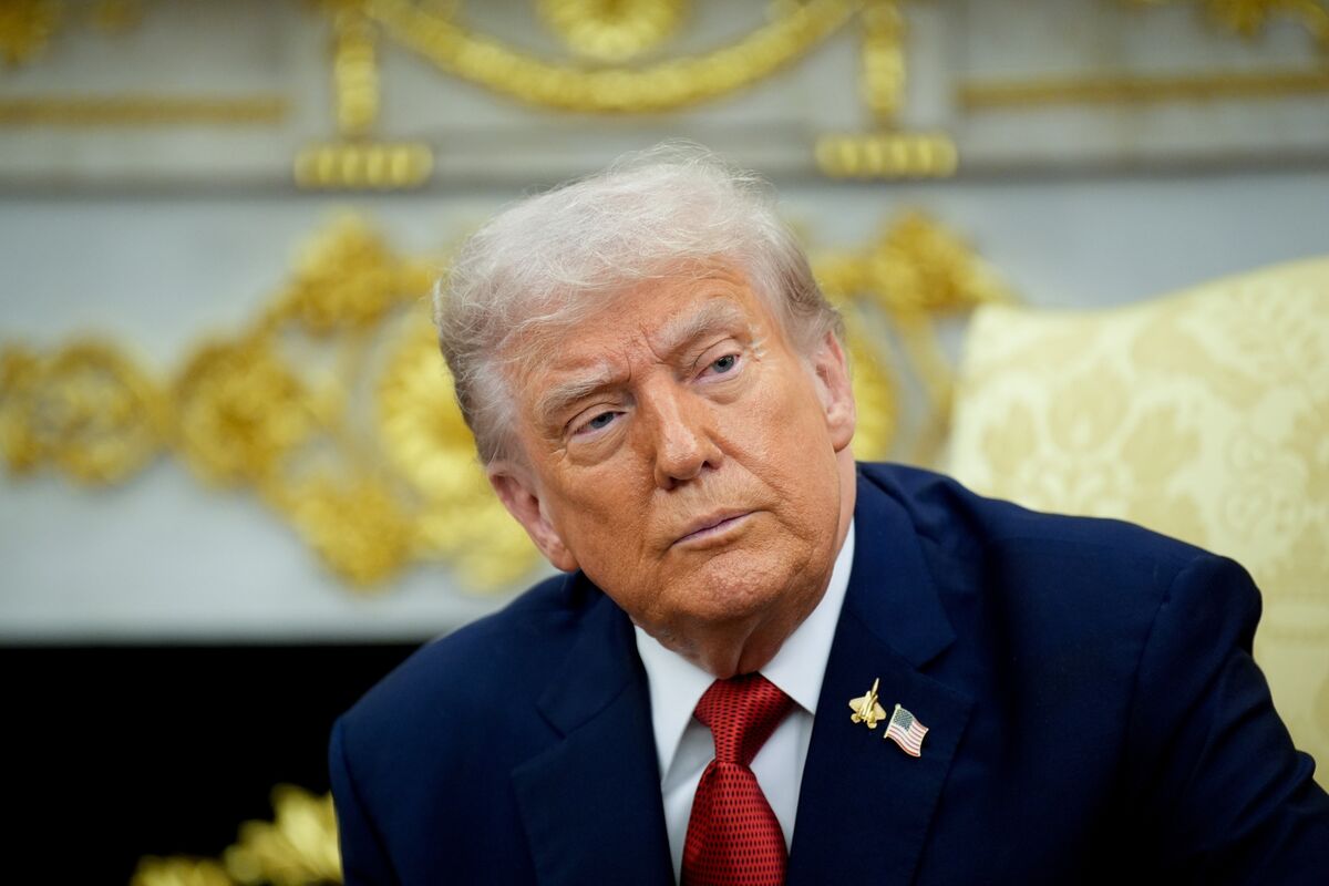 Трамп Иранға қарсы ауқымды шабуылды кейінге қалдырғанын мәлімдеді