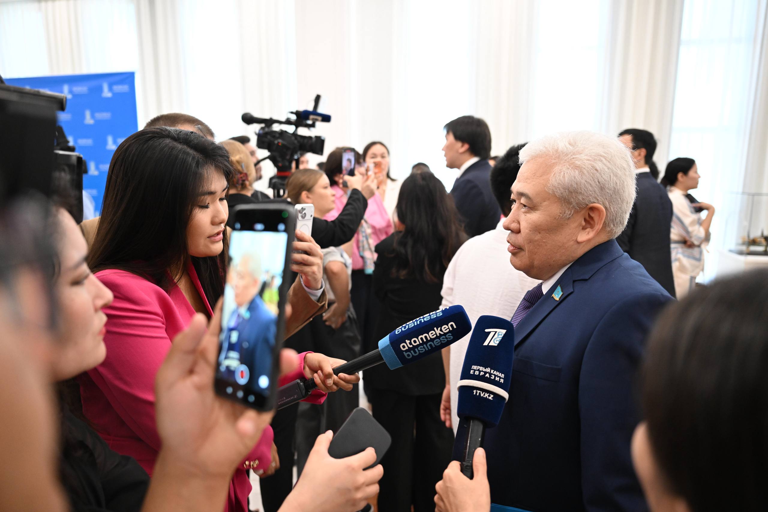 Енді депутаттарға сауал тек баспасөз орталығында қойылуы мүмкін