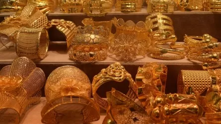 Золото продолжило рост третью сессию подряд