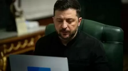 Зеленский подтвердил атаки на контейнеровоз &laquo;Росатома&raquo; и три НПЗ