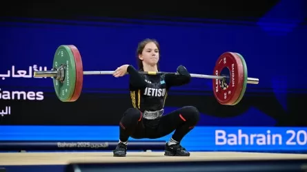 Казахстанские тяжелоатлетки взяли две медали на чемпионате Азии
