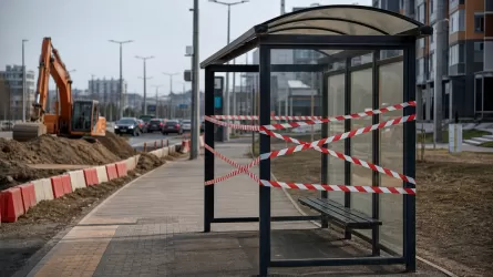 В Астане закрыли популярную остановку у банка 