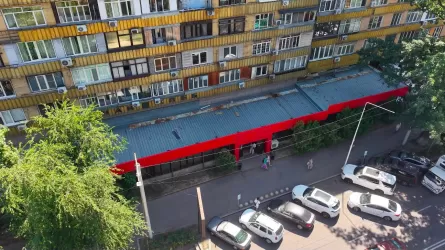 Незаконную пристройку к супермаркету снесли в Алматы