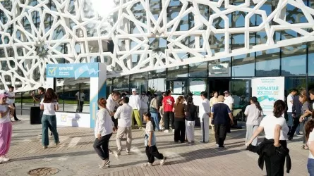 Поток голосующих растет &ndash; на избирательные участки прибывает все больше людей 