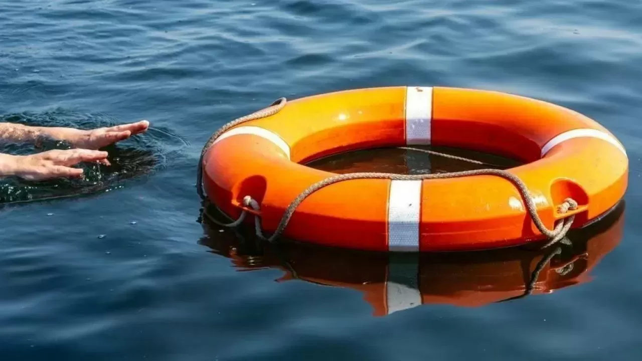 Трое мужчин пропали в Каспийском море